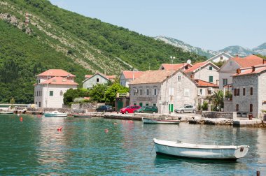 Herceg Novi entra bulunan Karadağ'daki kıyı bir şehirdir