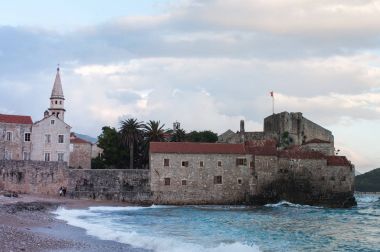 Budva Karadağ Adriyatik Denizi üzerinde yeridir