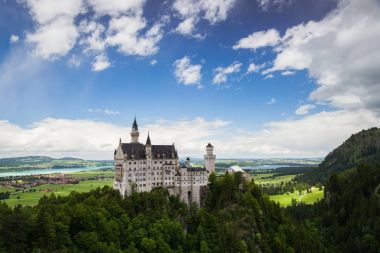 Neuschwanstein Şatosu Fussen Bavyera yakınındaki sarayıdır