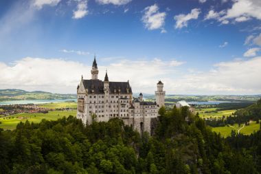 Neuschwanstein Şatosu Fussen Bavyera yakınındaki sarayıdır