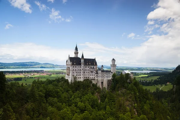 Neuschwanstein Castle is palace near Fussen in Bavaria — Stock Photo, Image