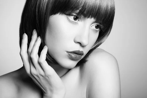 Black and white portrait of young beautiful girl — Stock Photo, Image