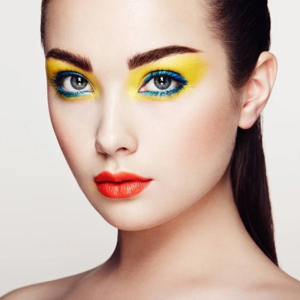 Wajah wanita yang cantik. Makeup Sempurna — Stok Foto