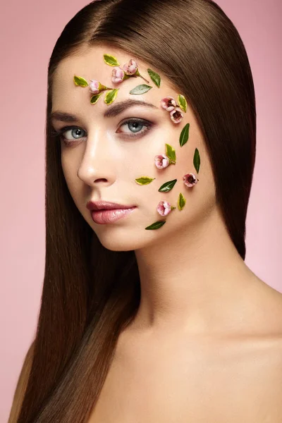 Beautiful woman face. Perfect makeup — Stock Photo, Image