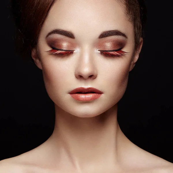 Beautiful woman face. Perfect makeup — Stock Photo, Image