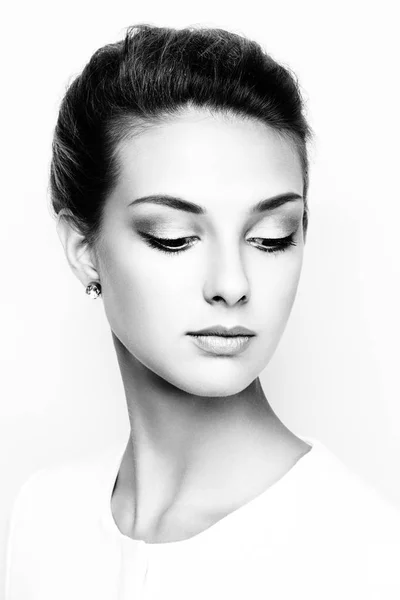 Black and white portrait of young beautiful girl — Stock Photo, Image