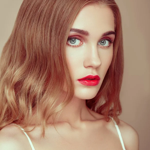 Krásná ženská tvář. dokonalý make-up — Stock fotografie