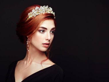 Güzel bir kadının görkemli portresi. 
