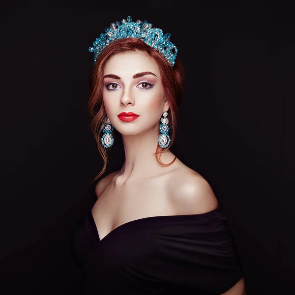 Güzel bir kadının görkemli portresi. 