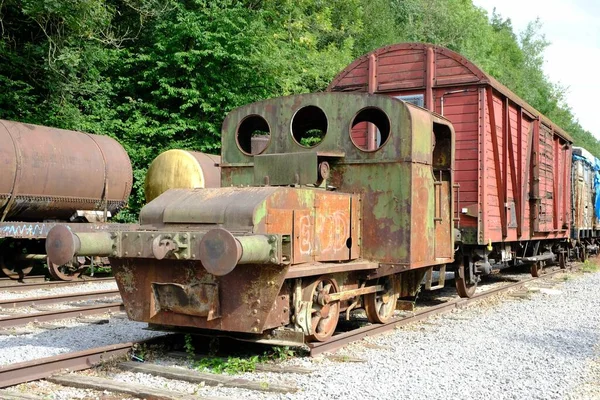 Train wagon mtal station