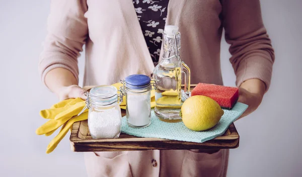 Concetto Detergenti Naturali Donna Che Tiene Eco Friendly Ingredienti Pulizia — Foto Stock