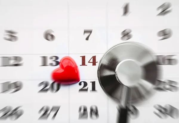 Calendario Organizador Día Marcado Con Rojo Corazón Estetoscopio Con Vista — Foto de Stock