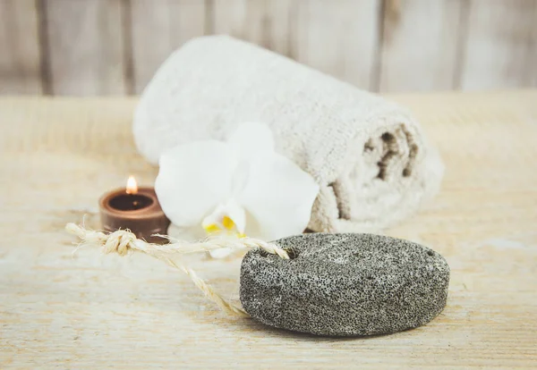 Серый Овальный Камень Пемзы Естественной Струны Коричневый Чай Свечи Горения — стоковое фото