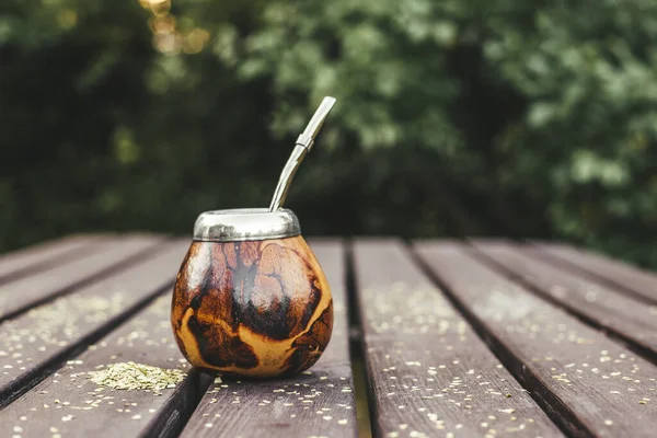 Yerba Mate Calabaza Tradicional Color Madera Con Paja Bombilla Metálica —  Fotos de Stock