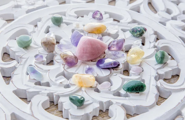 Semi Kostbare Steen Kristal Raster Huis Helpt Intenties Manifesteren Concept — Stockfoto