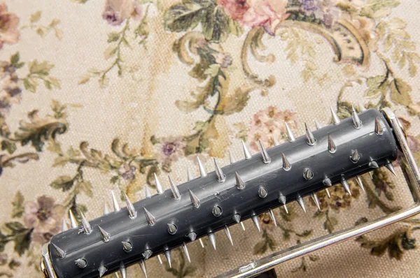Removing Old Water Damaged Retro Style Wallpaper Rolling Spike Scoring — Stock Photo, Image