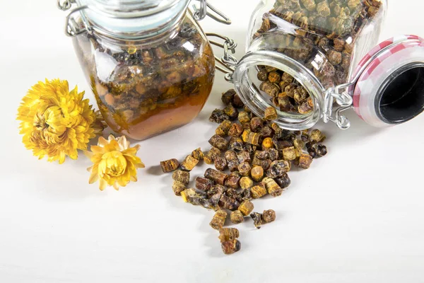 Alternativní Medicínská Směs Medem Včelím Chlebem Kvašený Květ Rostlinný Pyl — Stock fotografie