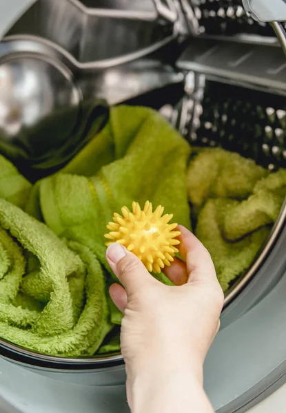 Using Pvc Dryer Balls Natural Alternative Both Dryer Sheets Liquid — Stock Photo, Image