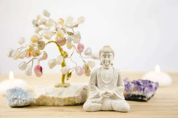 Fondo Meditación Calmante Con Buda Sentado Meditando Racimos Cristal Amatista —  Fotos de Stock