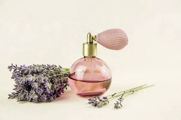 Vintage Parfumflesje Met Lavendel Aroma Lavendel Kalmerende Aroma Geur Concept — Stockfoto