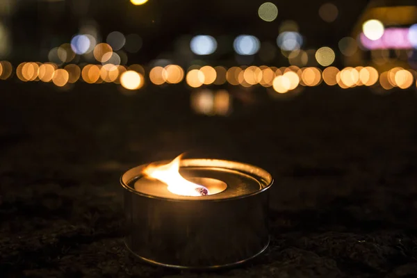 Selektiver Fokus Auf Eine Brennende Outdoor Kerze Auch Als Pechfackel — Stockfoto