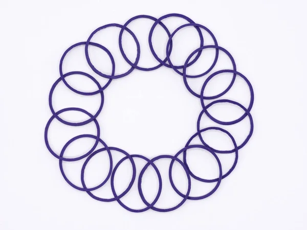 Beyaz arka plan üzerinde soyut elastik lastik bantlar