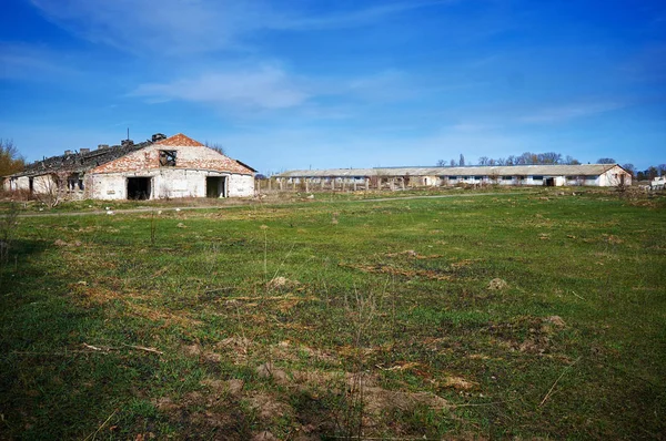Руїни старої спаленої ферми — стокове фото