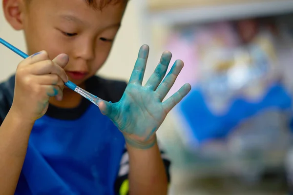 Ζωγραφισμένο Παιδικό Χέρι Χρώμα Νερού — Φωτογραφία Αρχείου