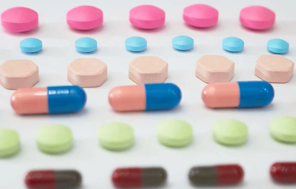 Ποικιλία Των Ειδών Των Φαρμάκων Γραμμές Στην Ιατρική Υγειονομική Περίθαλψη — Φωτογραφία Αρχείου