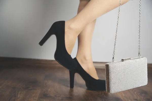 Woman Feet Black Shoes Beautiful Bag — Stock Photo, Image