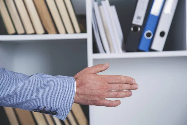 Hombre Negocios Palmera Vacía Fondo Oficina — Foto de Stock