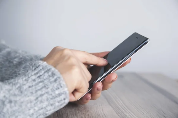 woman hand smart phone on the desk