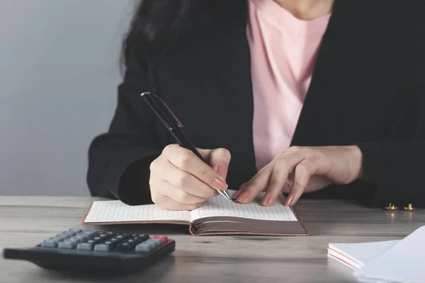 Schreibblock Mit Computer Auf Dem Schreibtisch — Stockfoto