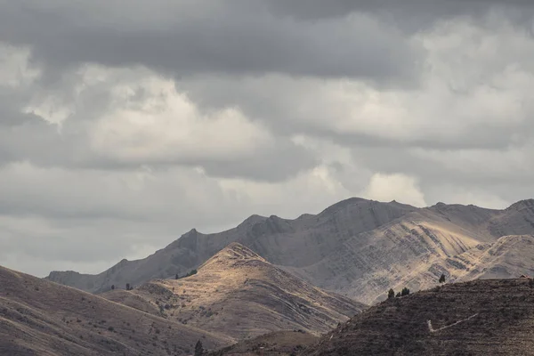 Dağlar arasındaki Cusco şehrinin manzarası