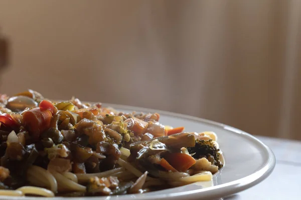 Sebzeli spagetti (vejetaryen yemeği))