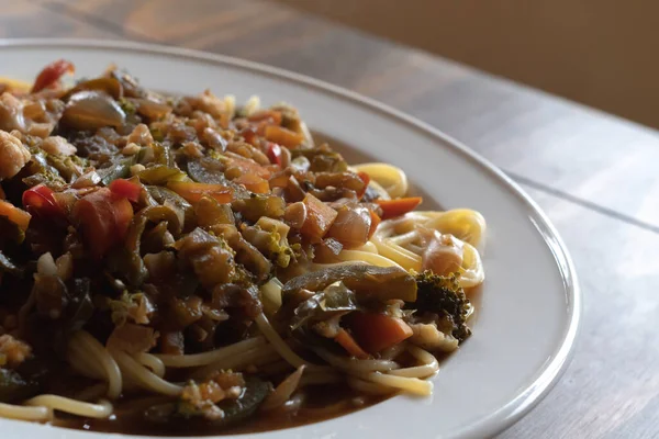 Sebzeli spagetti (vejetaryen yemeği))