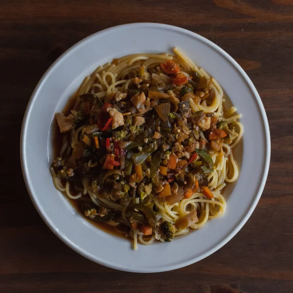 Sebzeli spagetti (vejetaryen yemeği))