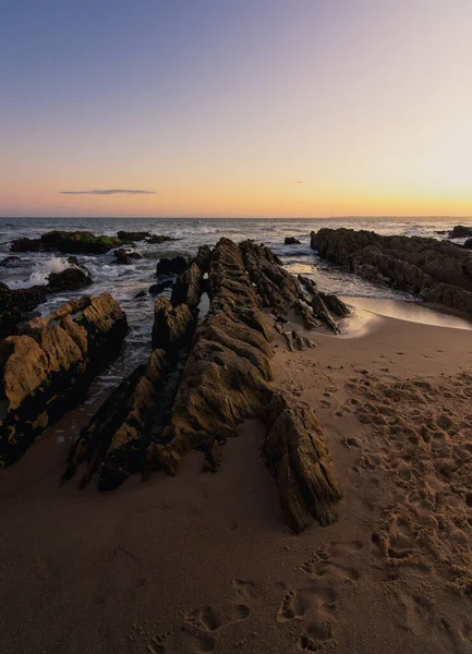Rocha-Uruguay 'da yaz günü La Pedrera plajında gün batımı