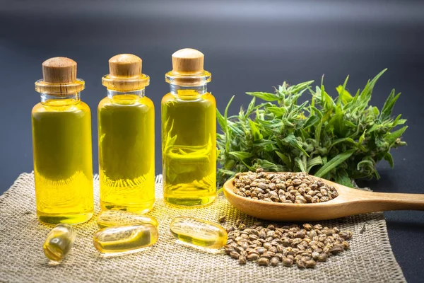 Hennepolie Producten Kleine Flessen Bij Elkaar Geplaatst Hennep Olie Cbd — Stockfoto