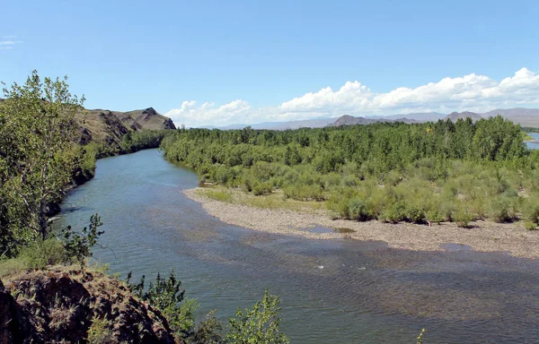 De vallei van de Jenisej-rivier, Zuid-Siberië. Republiek Tuva. Herfst landschap — Stockfoto