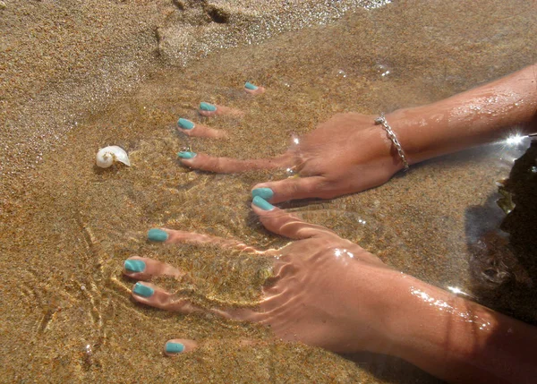 Água Mar Transparente Clara Belo Reflexo Solar Superfície Água Mãos — Fotografia de Stock