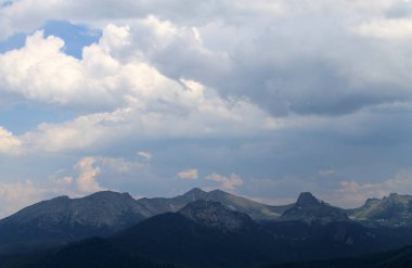 Güzel manzaralı dağ manzarası. Tuva 'da söyle.