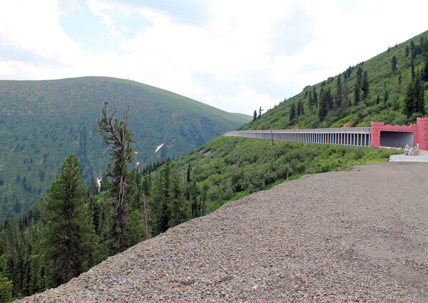 красивый живописный горный пейзаж. Саяны в Туве
