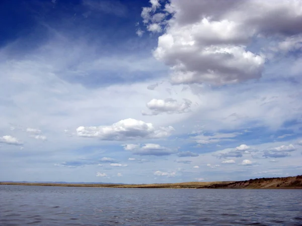 Praia Deserta Lago Céu Verão Natureza Azul Nuvem Tuva Céu — Fotografia de Stock