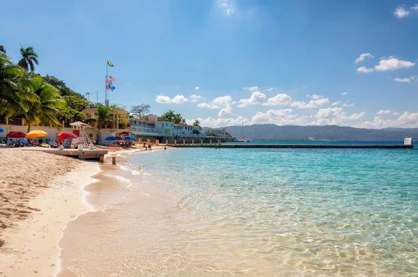Montego Körfezi yakınlarında Jamaika beach.