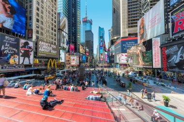 Times Square'de güneşli yaz gün 