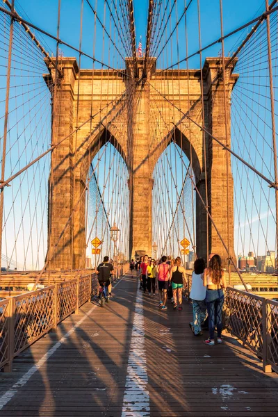 Brooklyn bridge i solnedgången. — Stockfoto