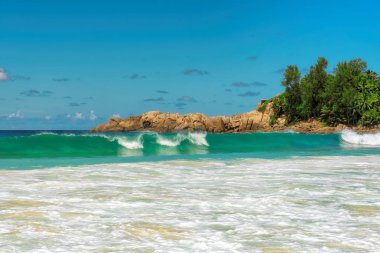 Seyşel Adaları plajda.