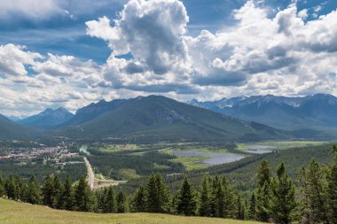 Kanada kayalık dağlarında kasabada Banff