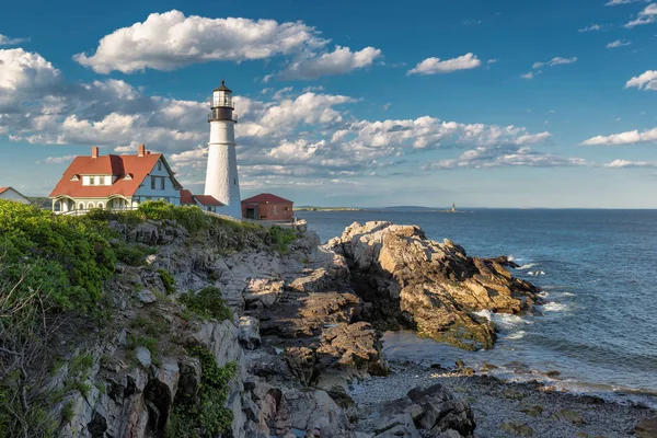 Günbatımı Portland Head fenerinde Cape Elizabeth, Maine, ABD. 